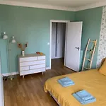 90m2 Lumineux, Centre, Vue église Penchée Apartamento *