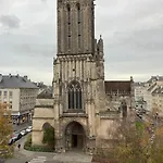 90m2 Lumineux, Centre, Vue Eglise Penchee アパート *