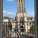 90m2 Lumineux, Centre, Vue église Penchée Apartamento