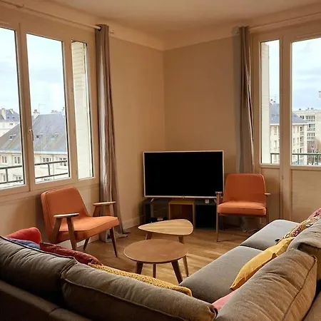 90m2 Lumineux, Centre, Vue Eglise Penchee