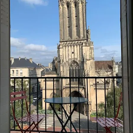 90m2 Lumineux, Centre, Vue Eglise Penchee Apartamento