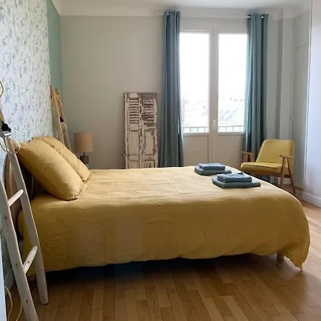 90m2 Lumineux, Centre, Vue Eglise Penchee Lejlighed