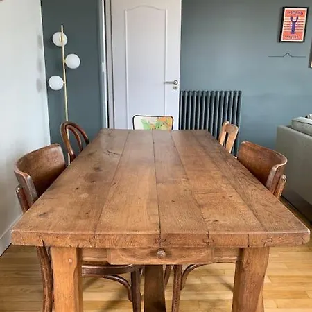 90m2 Lumineux, Centre, Vue Eglise Penchee Apartamento *