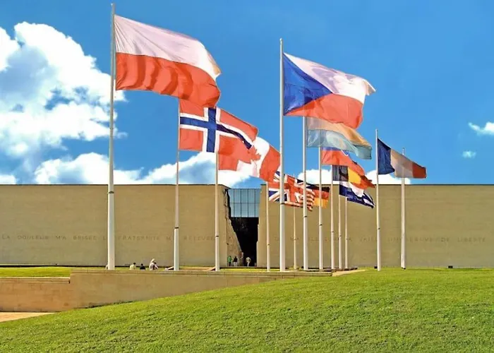 90m2 Lumineux, Centre, Vue Eglise Penchee * Caen