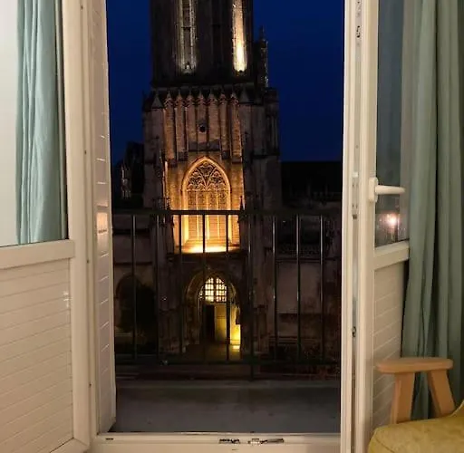 90m2 Lumineux, Centre, Vue Eglise Penchee