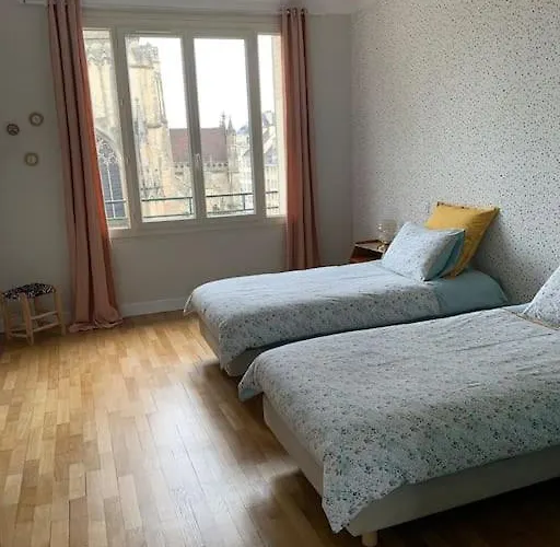 90m2 Lumineux, Centre, Vue Eglise Penchee *