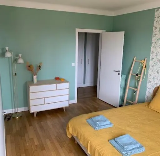 90m2 Lumineux, Centre, Vue Eglise Penchee Apartment *