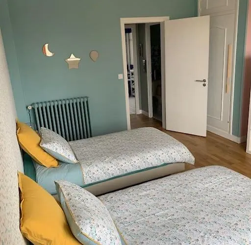 Apartament 90m2 Lumineux, Centre, Vue Eglise Penchee Caen