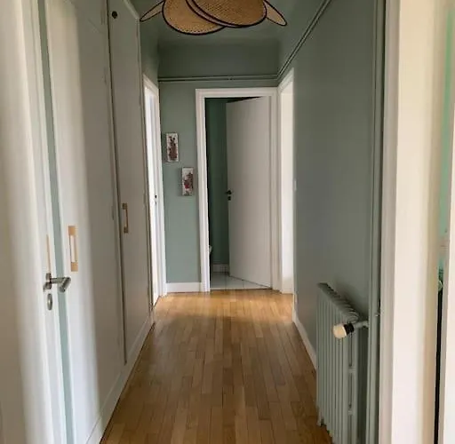 Apartment 90m2 Lumineux, Centre, Vue Eglise Penchee