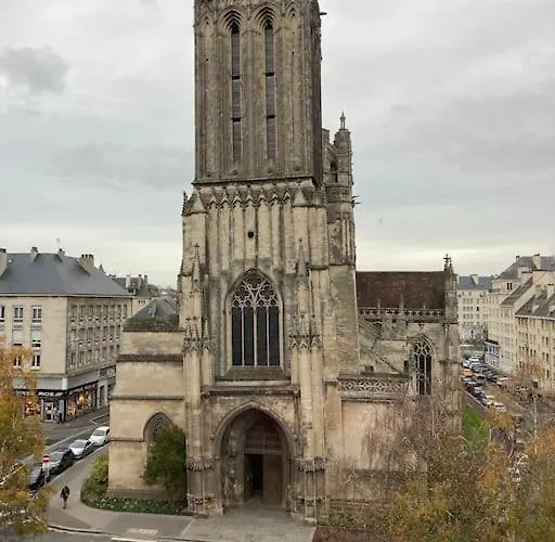 90m2 Lumineux, Centre, Vue Eglise Penchee Apartament *