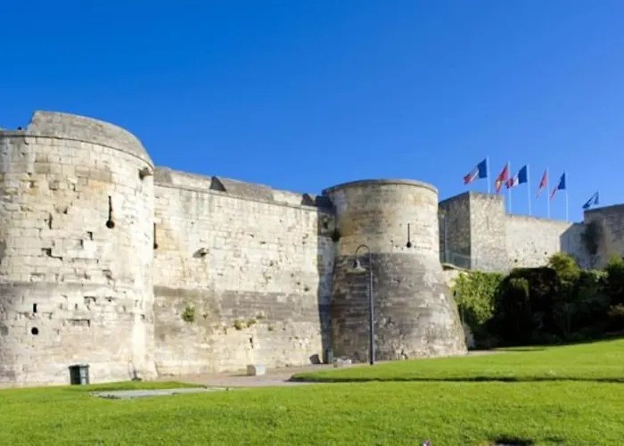90m2 Lumineux, Centre, Vue Eglise Penchee * Caen