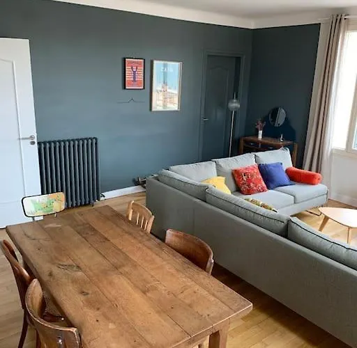 90m2 Lumineux, Centre, Vue Eglise Penchee Apartament