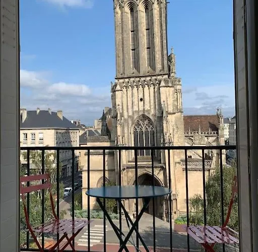 90m2 Lumineux, Centre, Vue Eglise Penchee Apartment